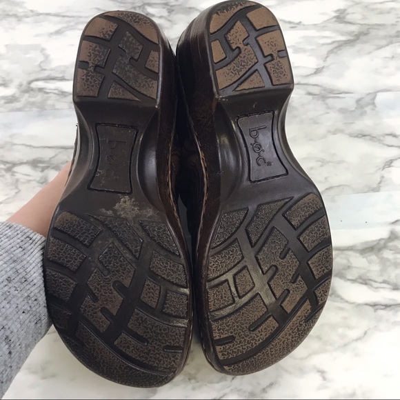 b.o.c. Brown Embossed Clogs 7.5 - Picture 6 of 6